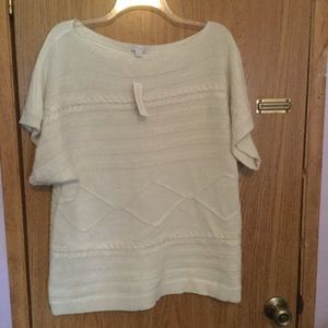 Short sleeve white sweater with sparkly threading